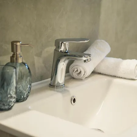 Alonakia Филиатра